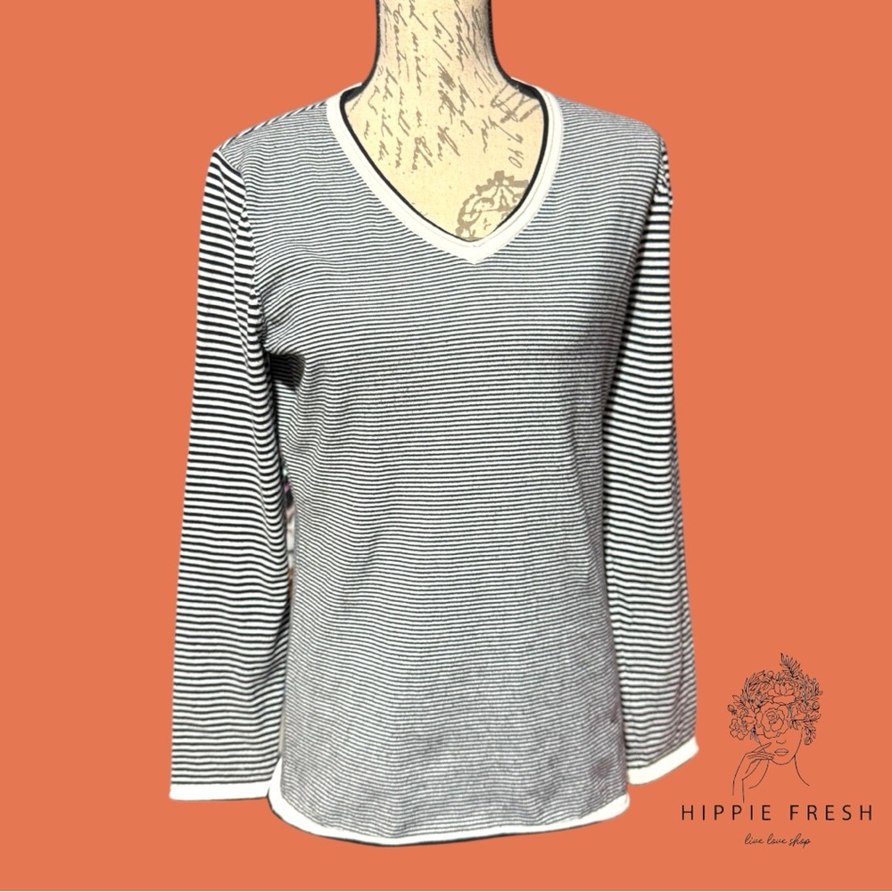 Title Nine Synergy™ Striped Black and White V Neck Women’s Sweater Top M
